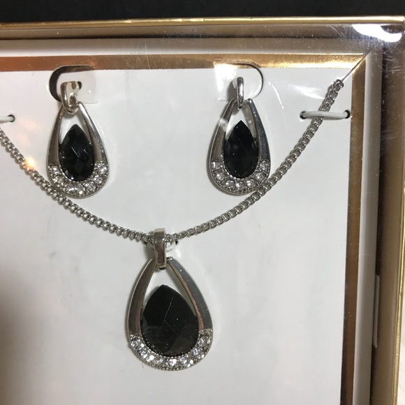 NWT Necklace and earrings. - Picture 2 of 6